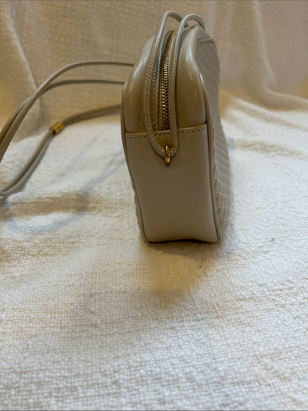 Saint Laurent Cream Quilted Leather Crossbody camera style bag - Picture 4 of 11
